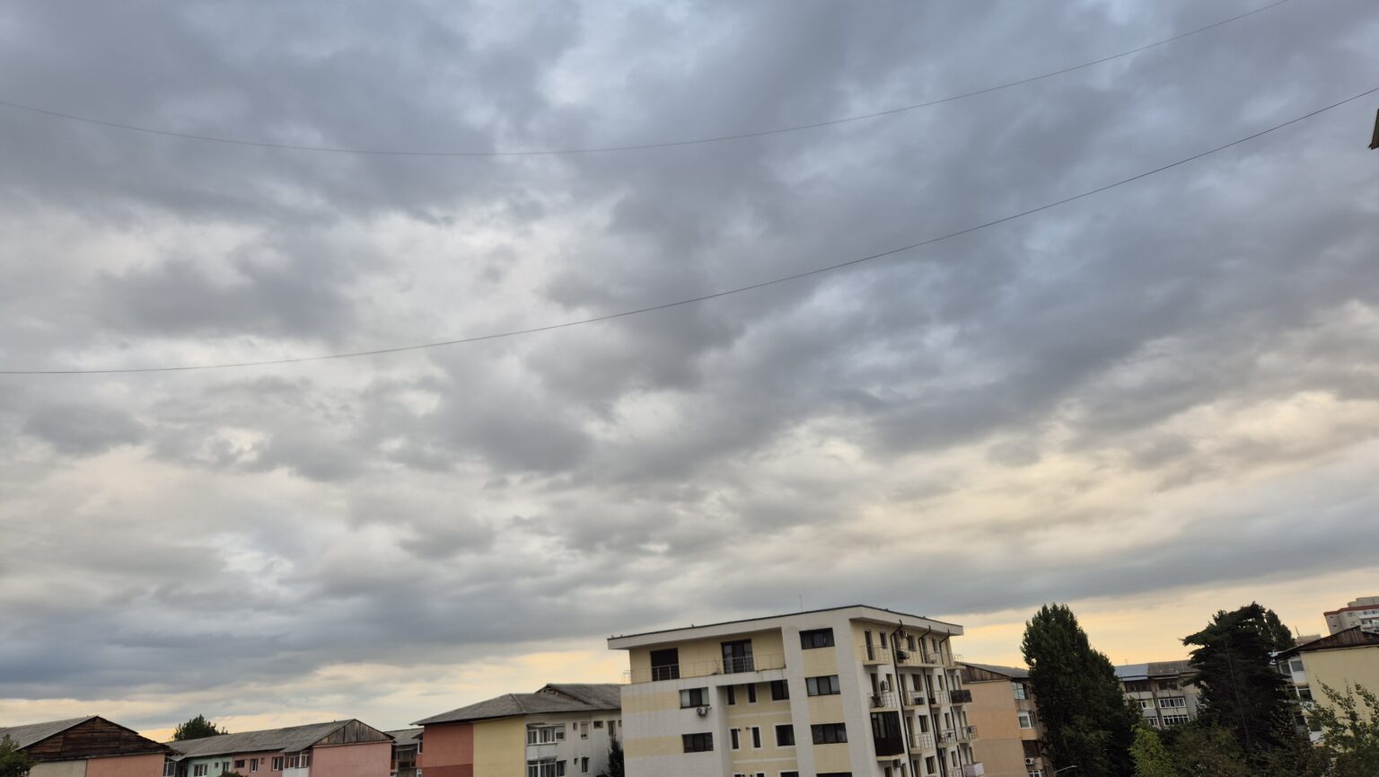 Ploi, vânt și furtuni astăzi în județul Dâmbovița Ploi, vânt și furtuni astăzi în județul Dâmbovița