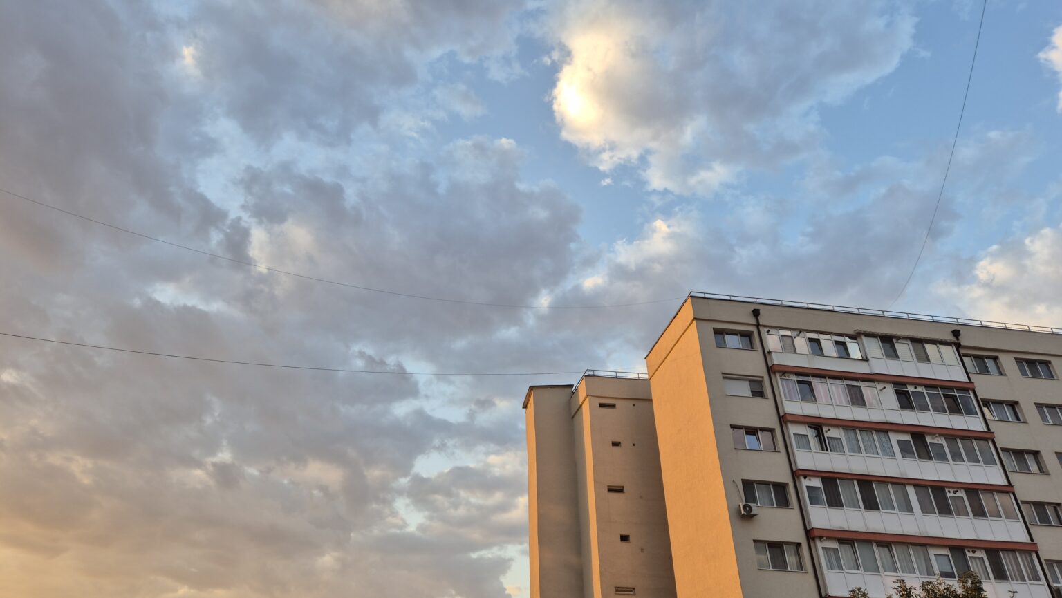 Vreme capricioasă în Dâmbovița, ultima zi de vară aduce ploi și vijelii Vreme capricioasă în Dâmbovița, ultima zi de vară aduce ploi și vijelii