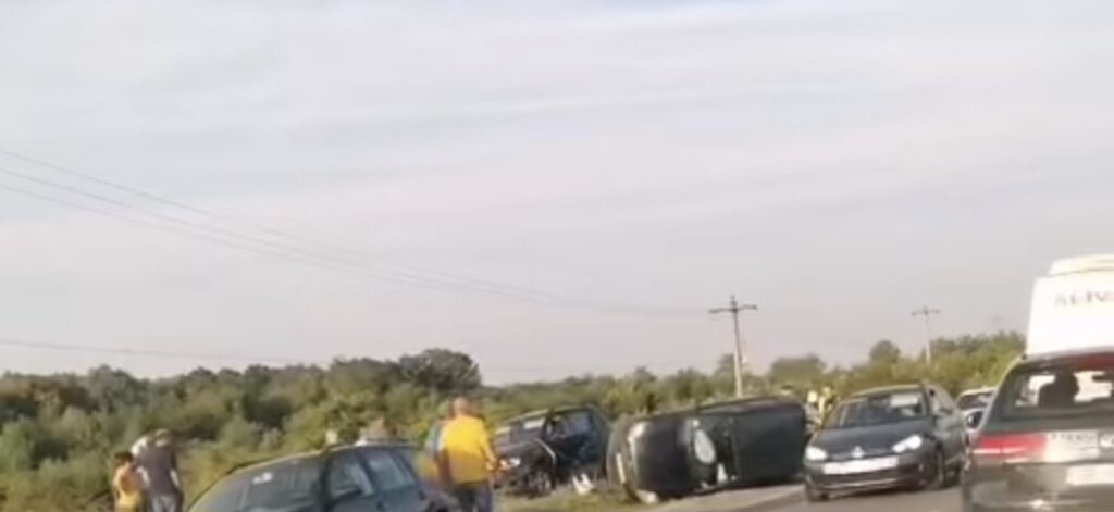 Accident rutier în Priseaca, o șoferiță rănită după coliziunea dintre două autoturisme