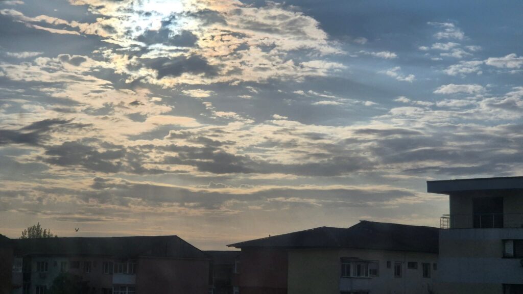 Alertă meteo: Un val de ploi lovește  toată  țara până sâmbătă, 13 septembrie