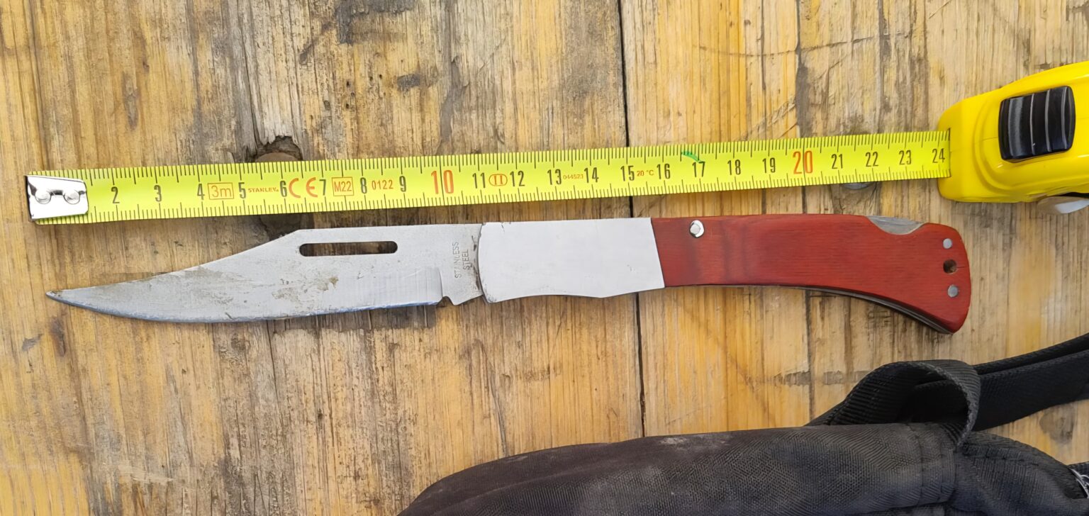 Arme albe descoperite de jandarmi la Târgul anual din comuna Cornești