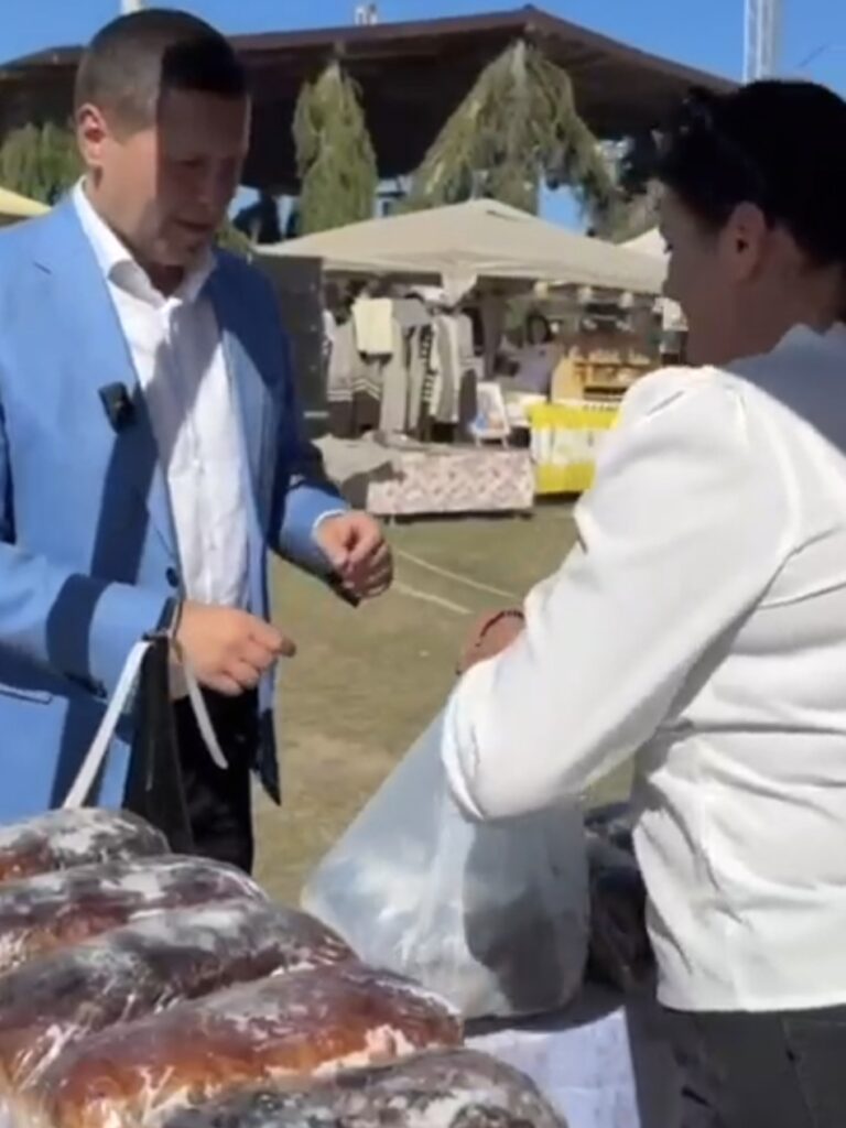 Corneliu Ștefan, președintele CJ Dâmbovița, alături de comunitate la Răvășitul Oilor de la Runcu