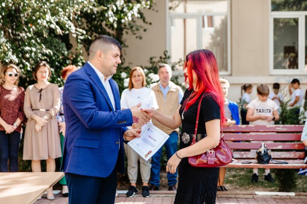 Elevii performanți din Titu, premiați pentru rezultatele obținute la olimpiade și concursuri școlare
