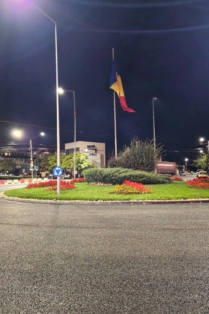 Intervenție rapidă a Primăriei Târgoviște: Sensul giratoriu de la Petru Cercel a fost reabilitat într-o singură seară