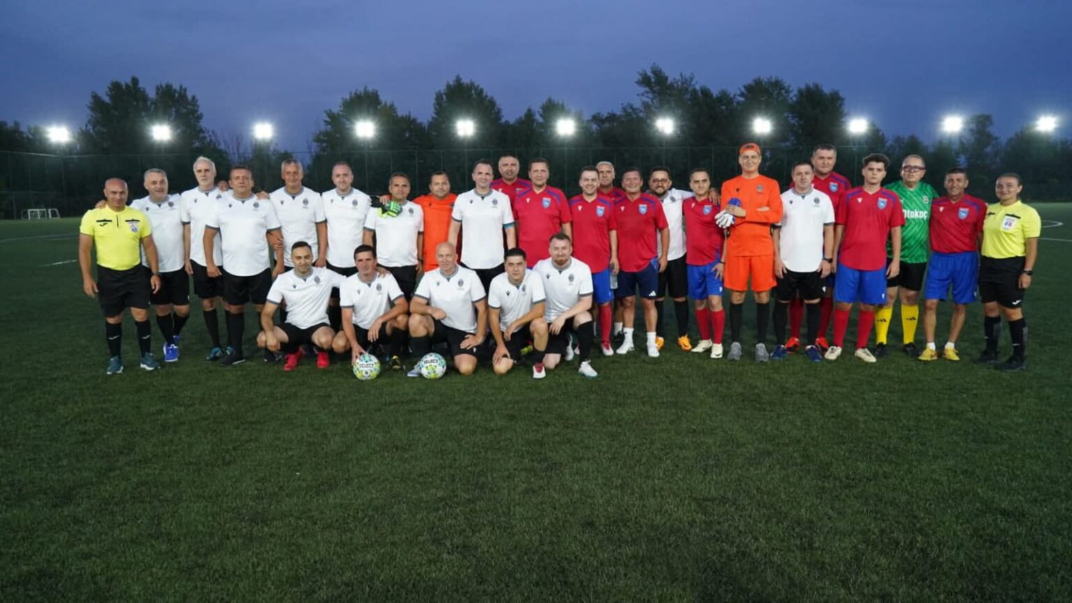 Meci demonstrativ între Consiliul Județean Dâmbovița și Primăria Târgoviște, de Zilele Cetății Meci demonstrativ între Consiliul Județean Dâmbovița și Primăria Târgoviște, de Zilele Cetății