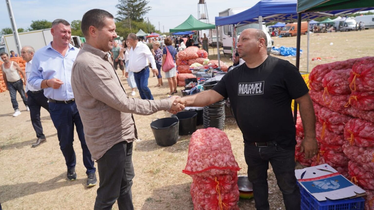 Președintele CJ Dâmbovița, Corneliu Ștefan, la Târgul Anual de la Cornăţelu Președintele CJ Dâmbovița, Corneliu Ștefan, la Târgul Anual de la Cornăţelu