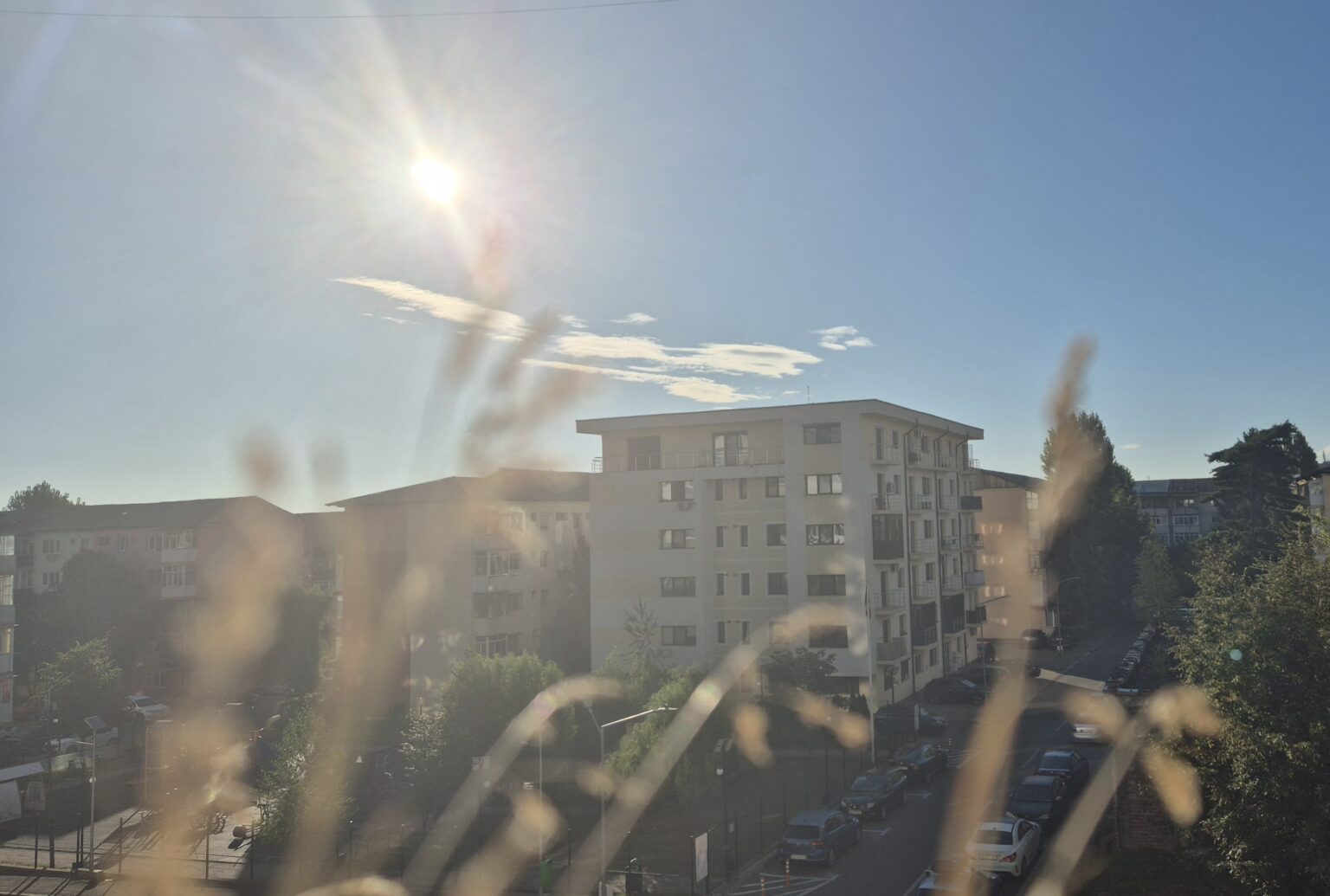 Prima zi de toamnă aduce soare și avertizări meteo în  Dâmbovița 