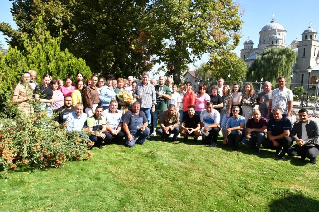 Primarul orașului Răcari, Marius Caravețeanu, adresează gânduri pline de emoție Cristinei Mitrescu, la pensionarea sa