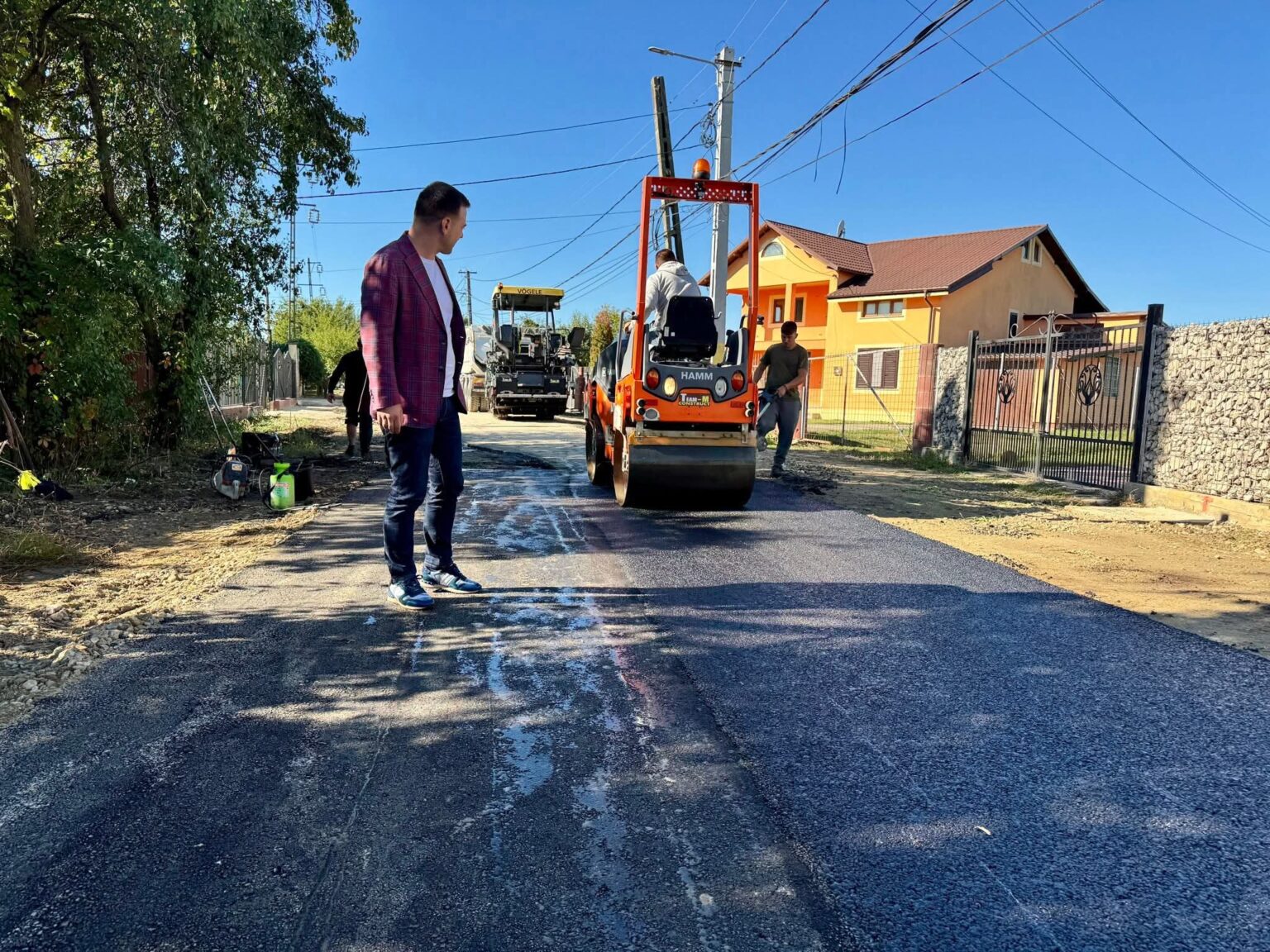 Răzvad: Continuă lucrările de refacere a străzilor din comună Răzvad: Continuă lucrările de refacere a străzilor din comună