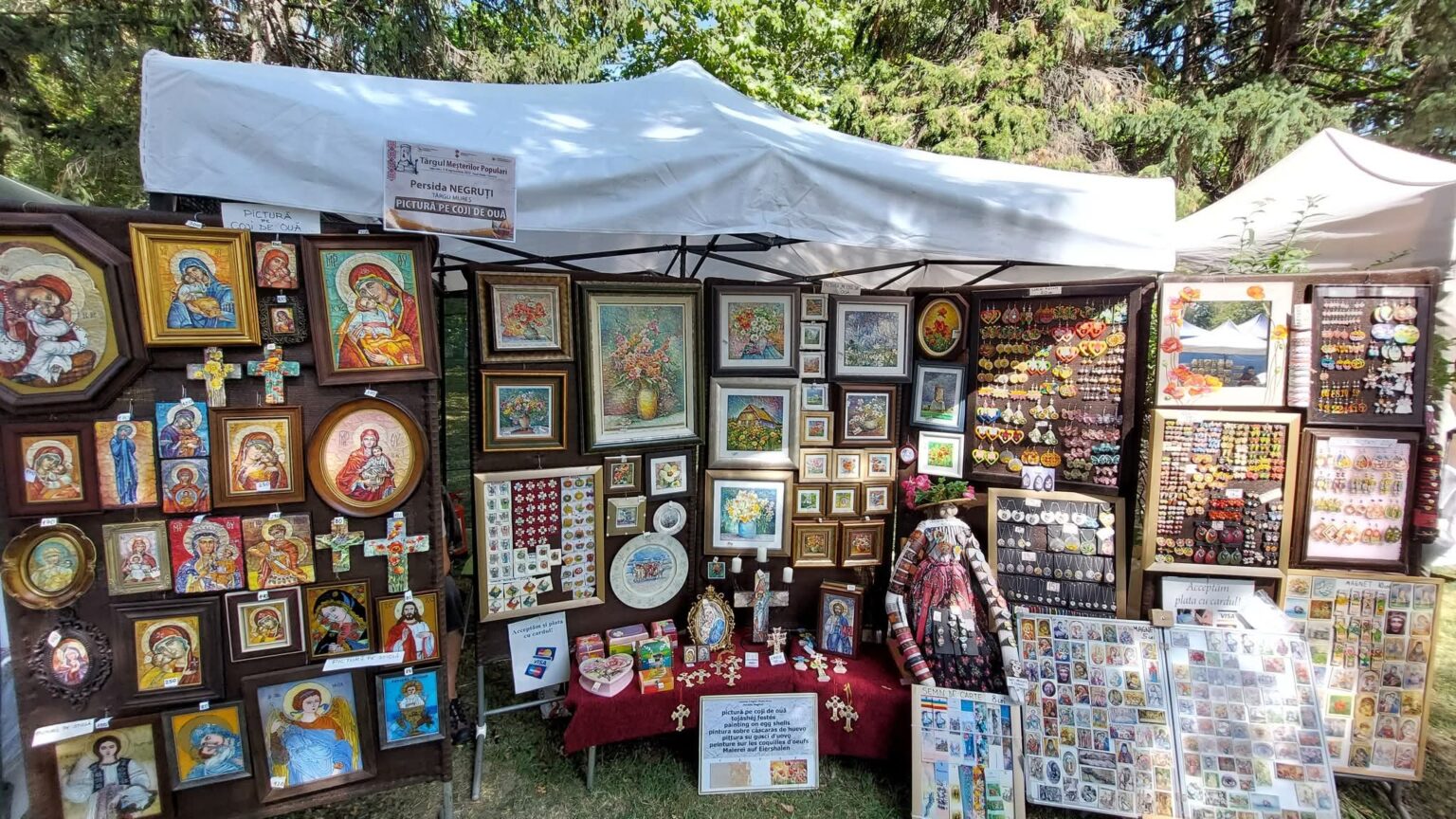 Tradițiile prind viață la Târgul Meșterilor Populari, în cadrul Zilelor Cetății Târgoviște 2025 Tradițiile prind viață la Târgul Meșterilor Populari, în cadrul Zilelor Cetății Târgoviște 2025