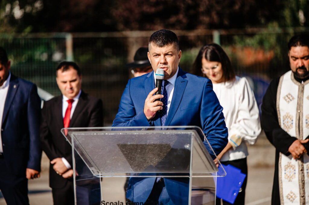 Un nou început de an școlar la Titu: Emoție, investiții și implicare pentru elevi