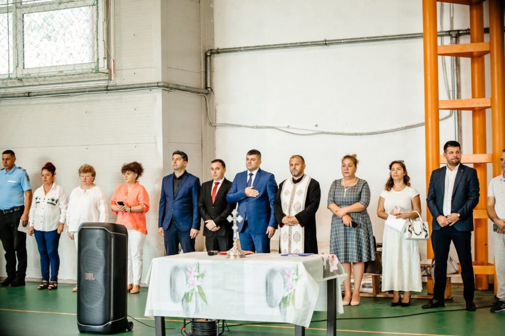 Un nou început de an școlar la Titu: Emoție, investiții și implicare pentru elevi