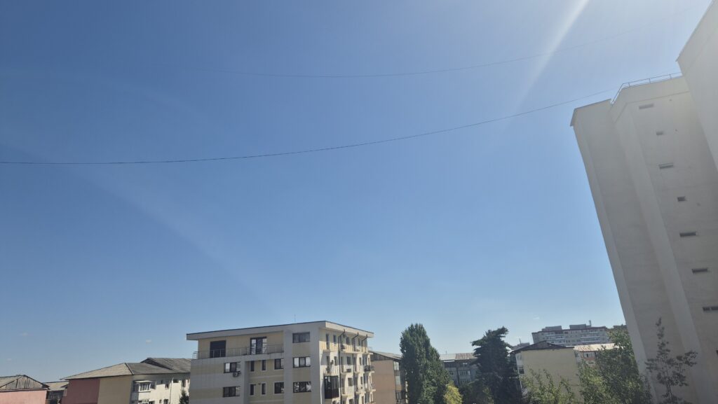 VREMEA ÎN DÂMBOVIȚA: SOARE, CER SENIN ȘI TEMPERATURI DE TOAMNĂ PLĂCUTĂ, SEARA ȘI DIMINEAȚA FOARTE FRIG 