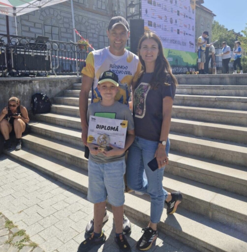 Victorie emoționantă pentru jandarmul montan Ionuț Timofte la „Râșnov Medieval Run 2025”