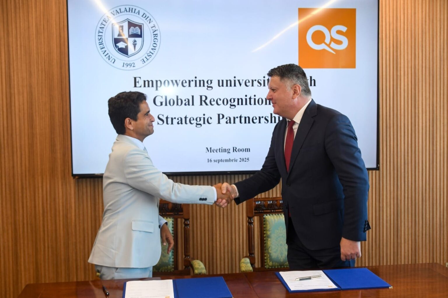 Vizită oficială la Universitatea „Valahia” din Târgoviște: Directorul QS pentru Europa a semnat parteneriatul internațional