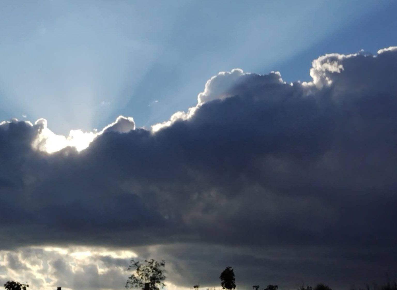 Alertă meteorologică și în Dâmbovița: Ciclon mediteranean cu ploi torențiale și risc de inundații, 2–3 octombrie Alertă meteorologică și în Dâmbovița: Ciclon mediteranean cu ploi torențiale și risc de inundații, 2–3 octombrie