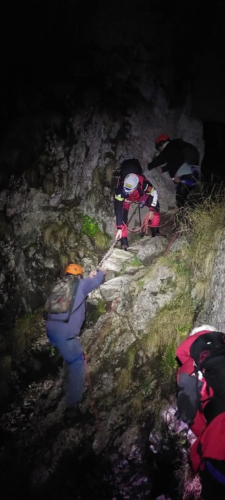 Intervenție de salvare a Salvamont Dâmbovița pentru doi turiști blocați în Munții Bucegi