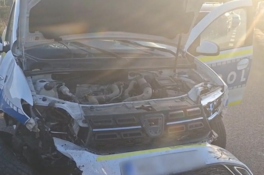 Mașină de poliție făcută praf într-un accident pe DN 72, la Dragodana