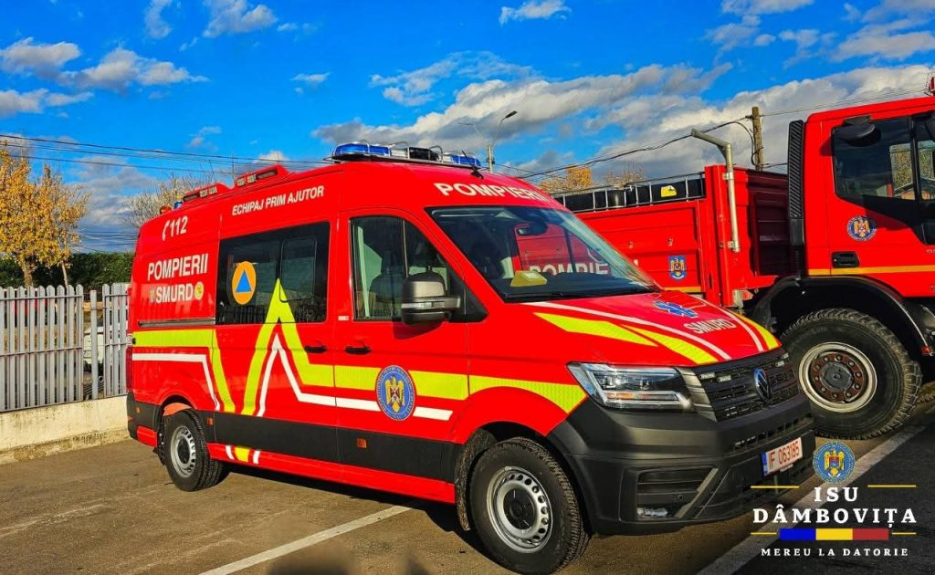 Parcul auto al ISU Dâmbovița s-a  îmbogățit  cu o ambulanță nouă pentru SMURD Parcul auto al ISU Dâmbovița s-a  îmbogățit  cu o ambulanță nouă pentru SMURD