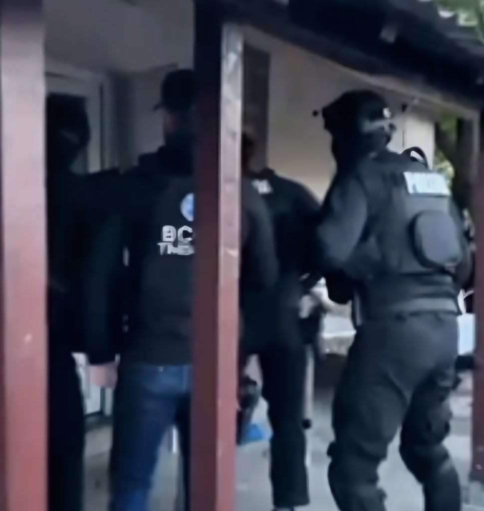 Percheziții în comuna Nucet într-un dosar de furt calificat