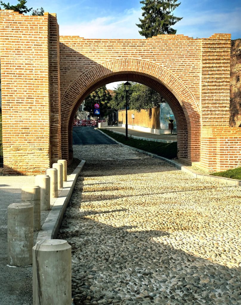 Primarul Daniel Cristian Stan: „Poarta Dealu – Vânătorilor”, monument istoric de clasa A, restaurată și redată Târgoviștei
