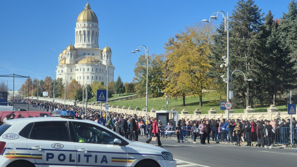 Program prelungit la Catedrala Mântuirii Neamului: Vizitatorii pot trece prin altar până pe 5 noiembrie