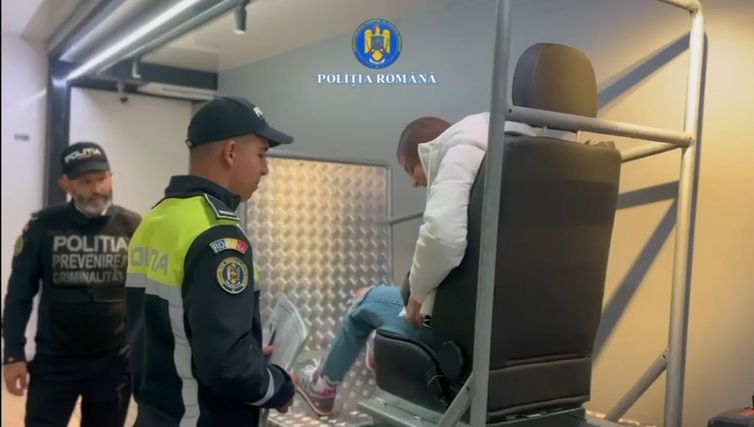 Responsabilitate în trafic: Polițiștii au dus Caravana Rutieră la Universitatea Valahia