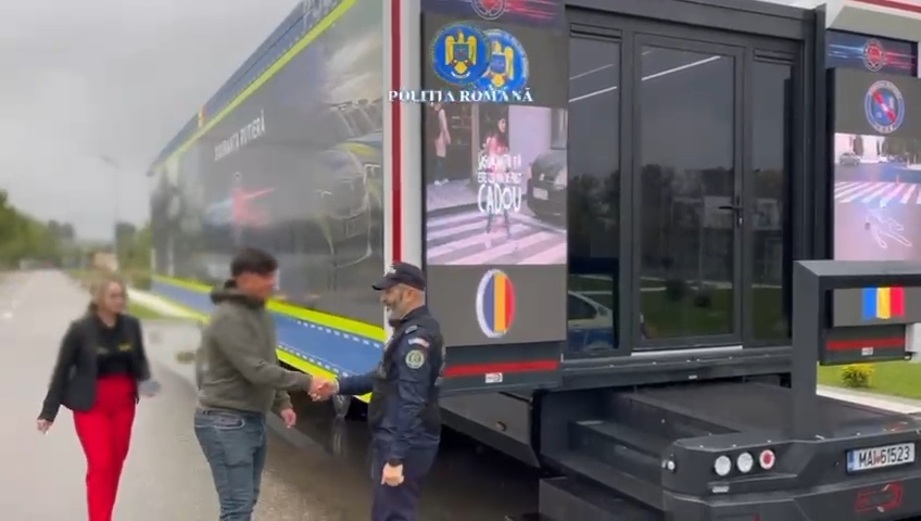 Responsabilitate în trafic: Polițiștii au dus Caravana Rutieră la Universitatea Valahia
