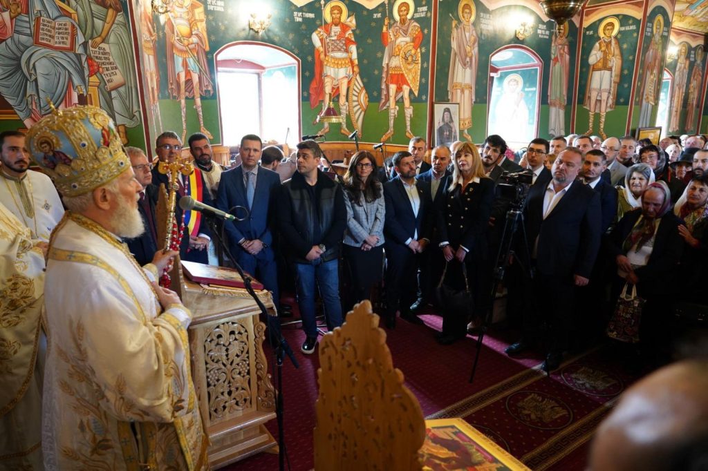 Sfințire de biserică la Dealu Frumos: Comunitatea din Pietroșița alături de oficialități și Mitropolitul Nifon