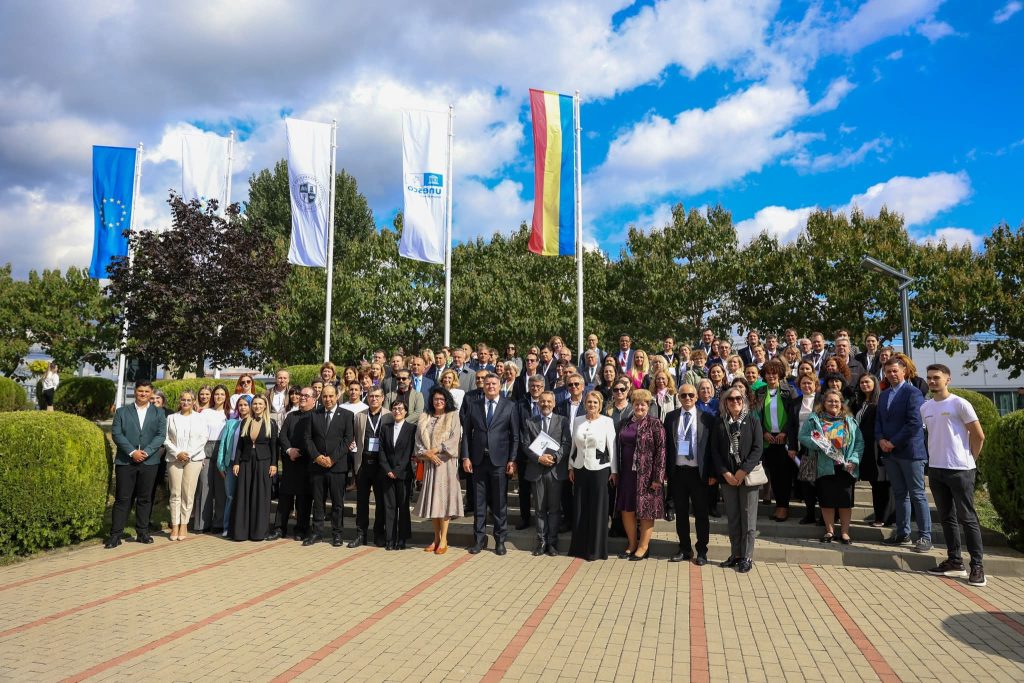 Steagul UNESCO, arborat la Universitatea „Valahia” din Târgoviște