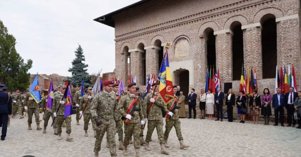 Târgoviște sărbătorește Ziua Armatei României cu demonstrații și expoziții militare Târgoviște sărbătorește Ziua Armatei României cu demonstrații și expoziții militare