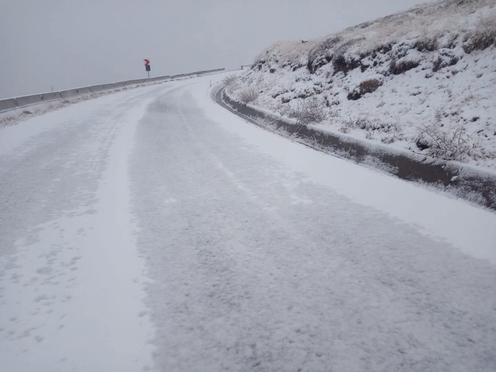 Trafic închis pe Transalpina din cauza zăpezii – DN 67C între Rânca și Obârșia Lotrului 