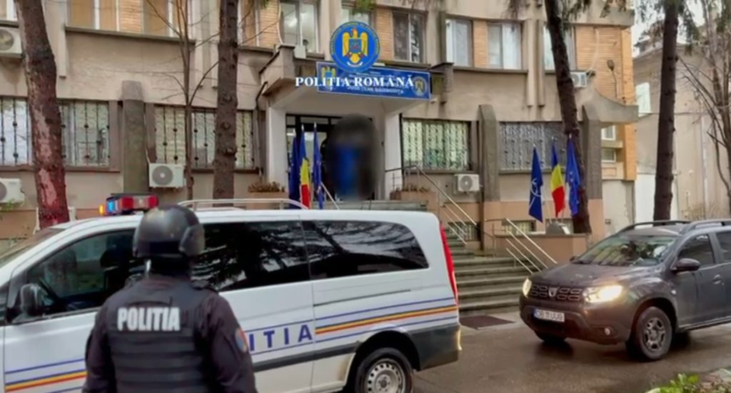 Bărbat din Târgoviște, arestat preventiv pentru furt calificat: A comis 14 furturturi din magazine în doar câteva săptămâni Bărbat din Târgoviște, arestat preventiv pentru furt calificat: A comis 14 furturturi din magazine în doar câteva săptămâni