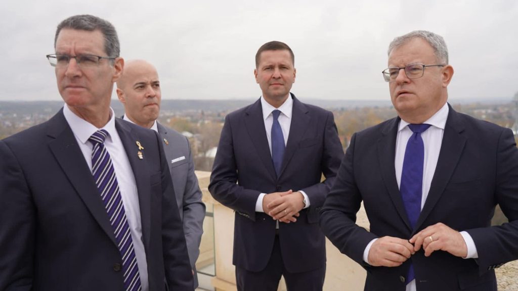 Ambasadorul Israelului, Dr. Lior Ben Dor, a vizitat județul Dâmbovița pentru consolidarea parteneriatelor bilaterale Ambasadorul Israelului, Dr. Lior Ben Dor, a vizitat județul Dâmbovița pentru consolidarea parteneriatelor bilaterale