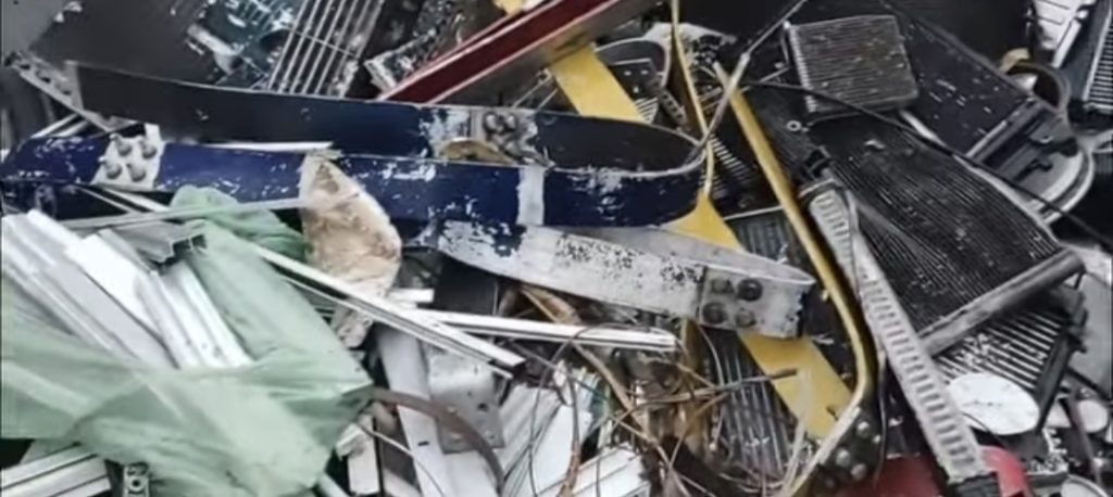  CARACATIȚA DEȘEURILOR în judetul Dâmbovița,  Garda Națională de Mediu, Poliția și Jandarmeria au confiscat 140 de tone de deșeuri