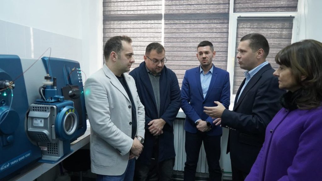 CJ Dâmbovița: Spitalul Județean Târgoviște, dotat cu echipament modern pentru Laboratorul de Toxicologie CJ Dâmbovița: Spitalul Județean Târgoviște, dotat cu echipament modern pentru Laboratorul de Toxicologie
