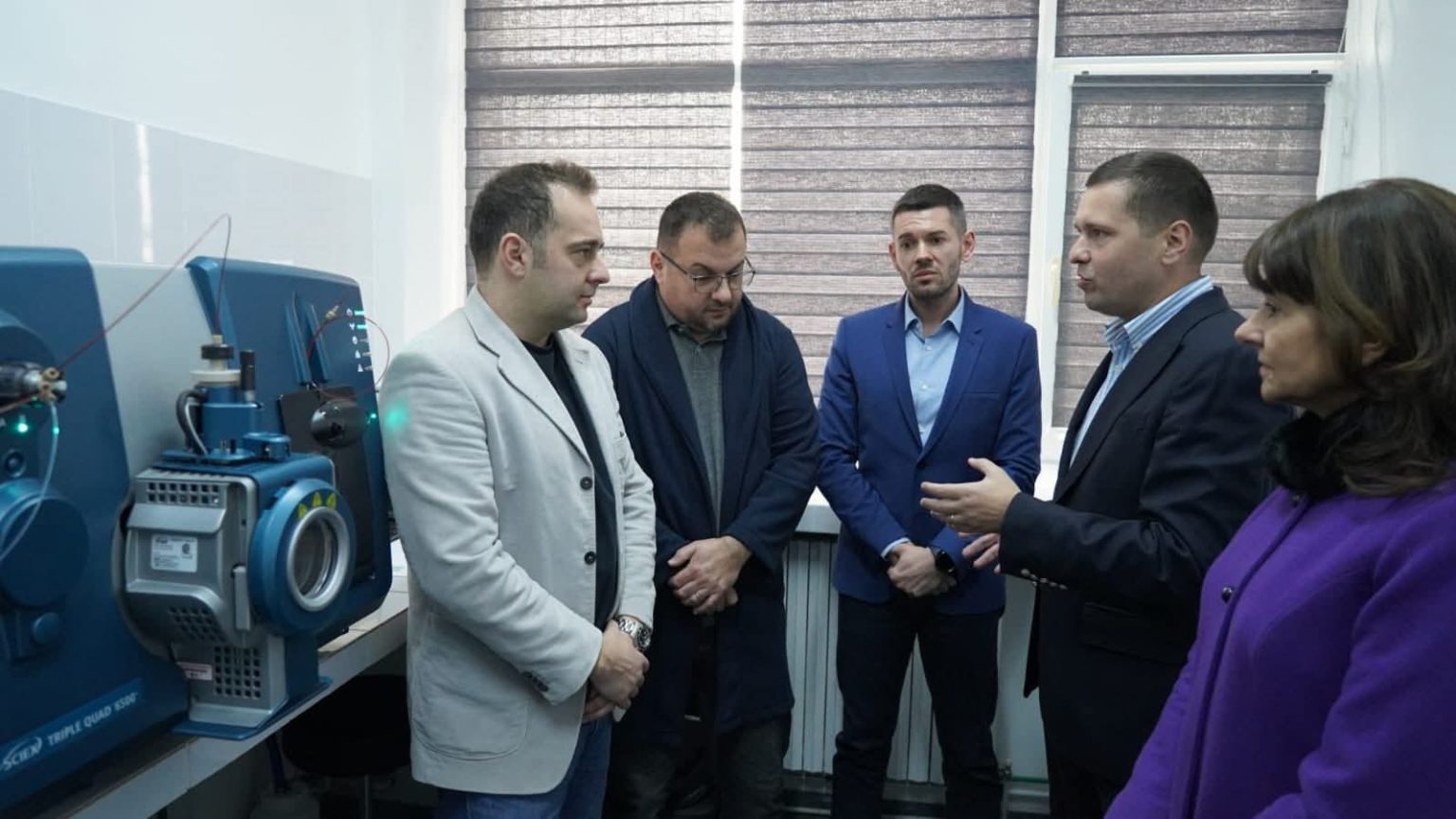 CJ Dâmbovița: Spitalul Județean Târgoviște, dotat cu echipament modern pentru Laboratorul de Toxicologie CJ Dâmbovița: Spitalul Județean Târgoviște, dotat cu echipament modern pentru Laboratorul de Toxicologie