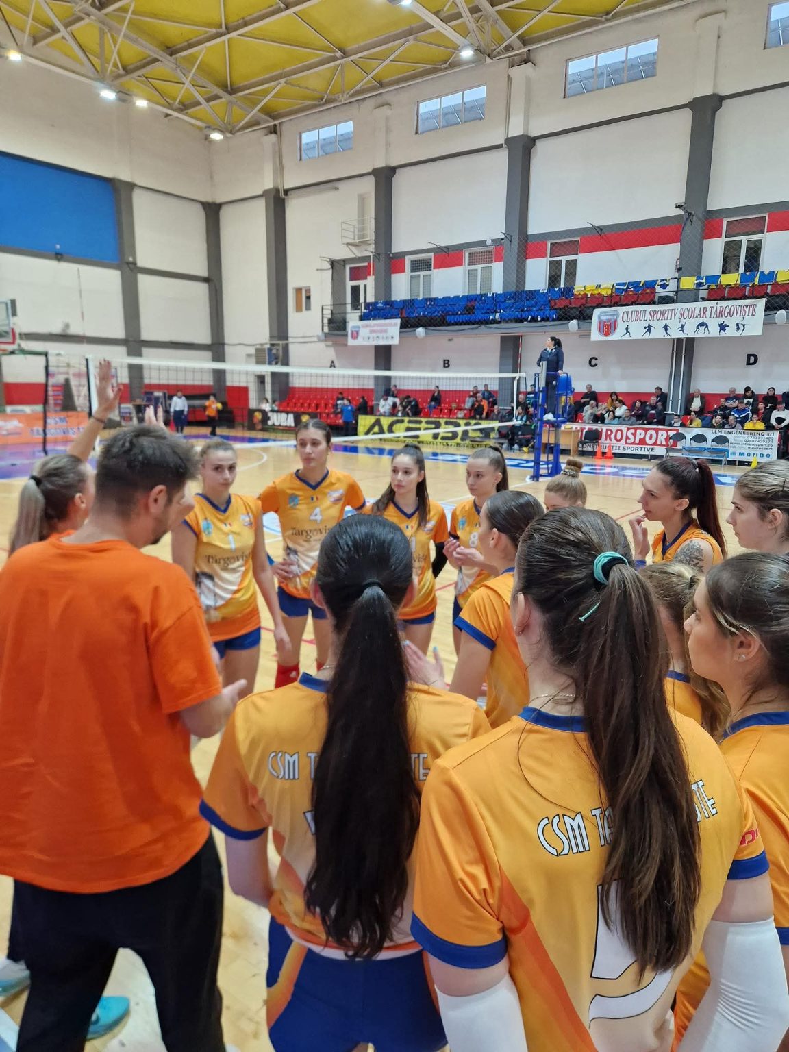 CSM Târgoviște joacă astăzi în deplasare la Bacău, în Divizia A2 – volei feminin, echipa pornește cu încredere după un parcurs perfect în acest sezon CSM Târgoviște joacă astăzi în deplasare la Bacău, în Divizia A2 - volei feminin, echipa pornește cu încredere după un parcurs perfect în acest sezon