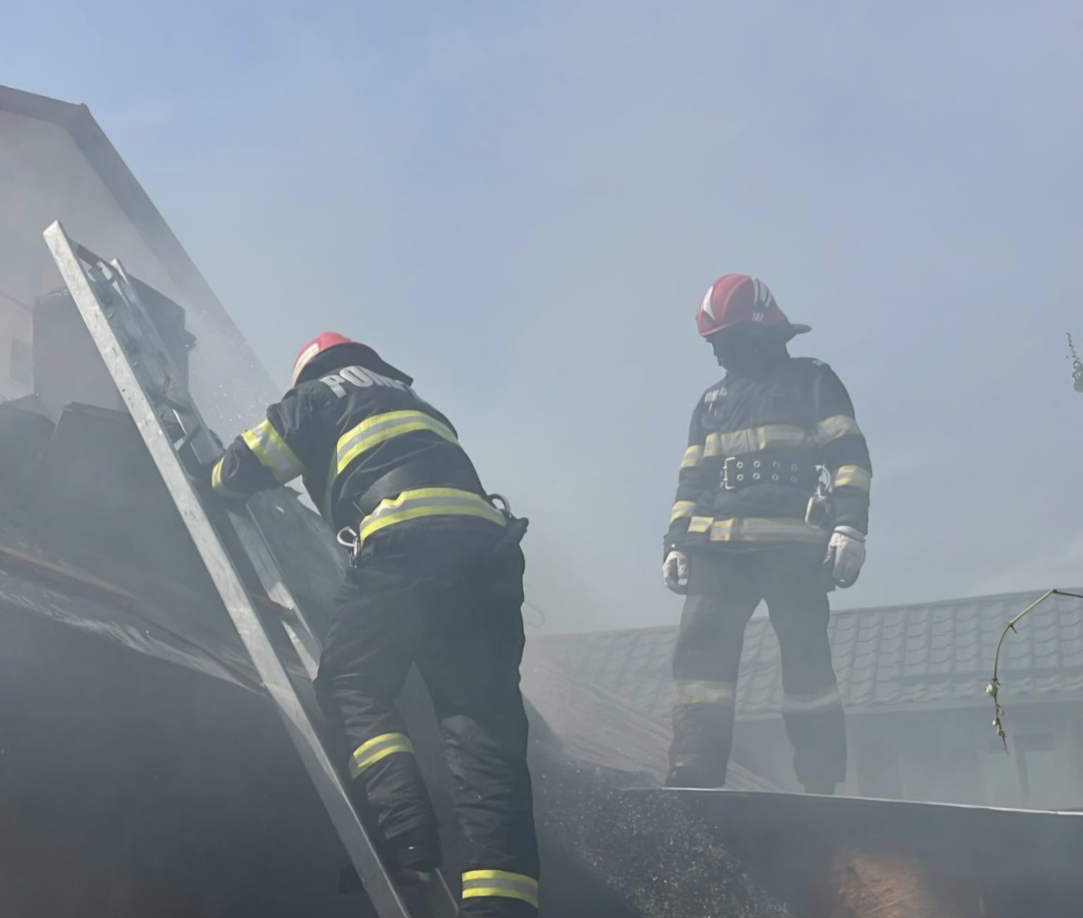 Incendiu la o locuință din Găești – pompierii ISU Dâmbovița au intervenit rapid