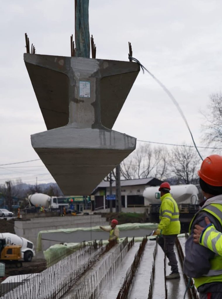 Lucrările sunt in grafic pe șantierul Podului peste Pârâul Bizdidel