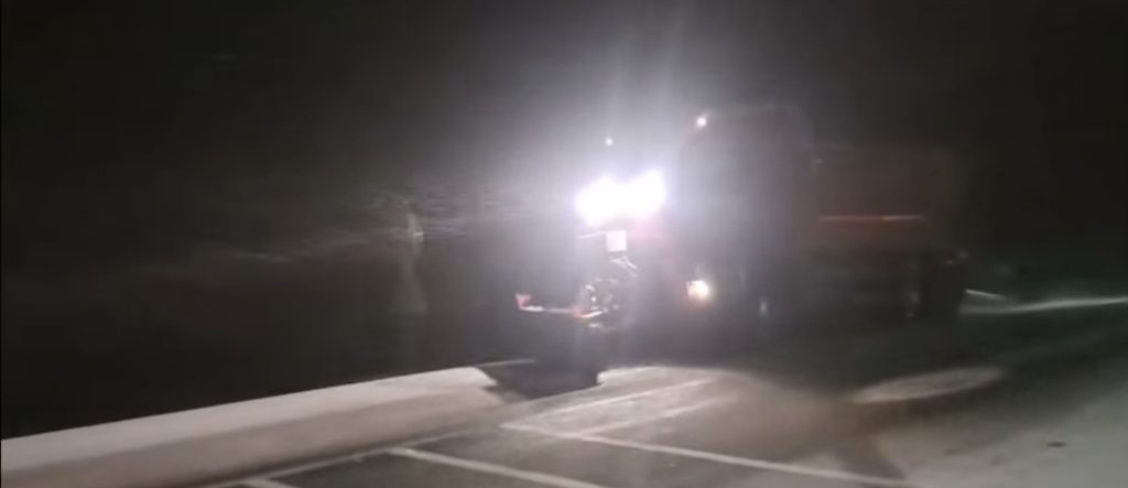 Ninsori și drumuri umede,  echipele DRDP acționează pentru siguranța șoferilor 