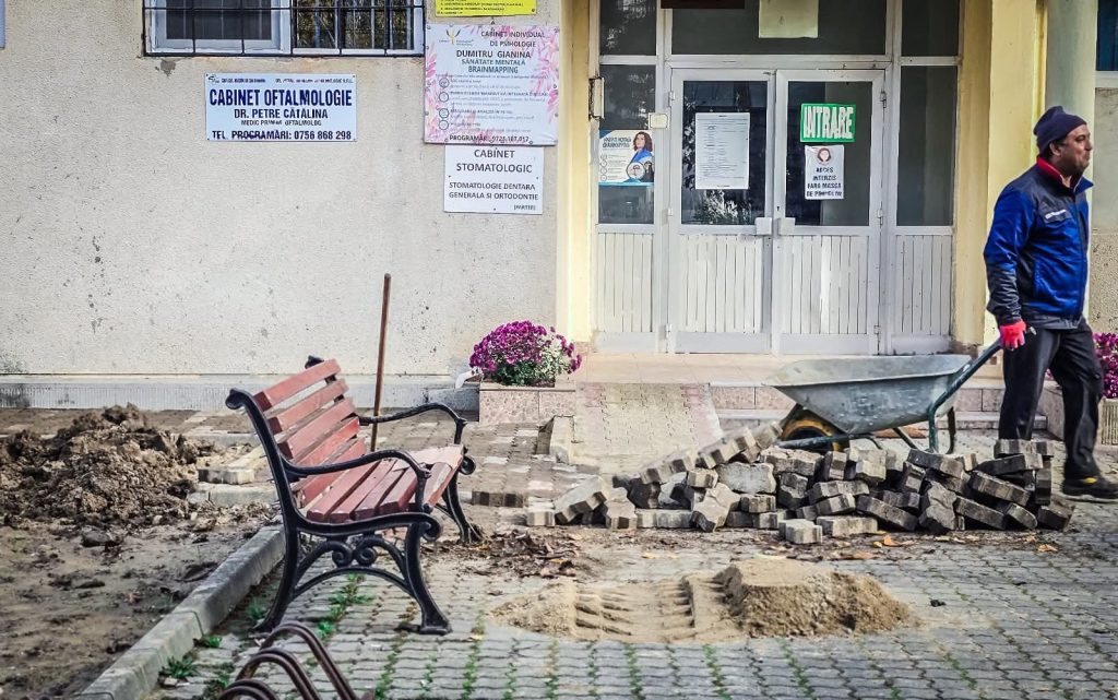 Lucrările de modernizare continuă la Policlinica din Titu