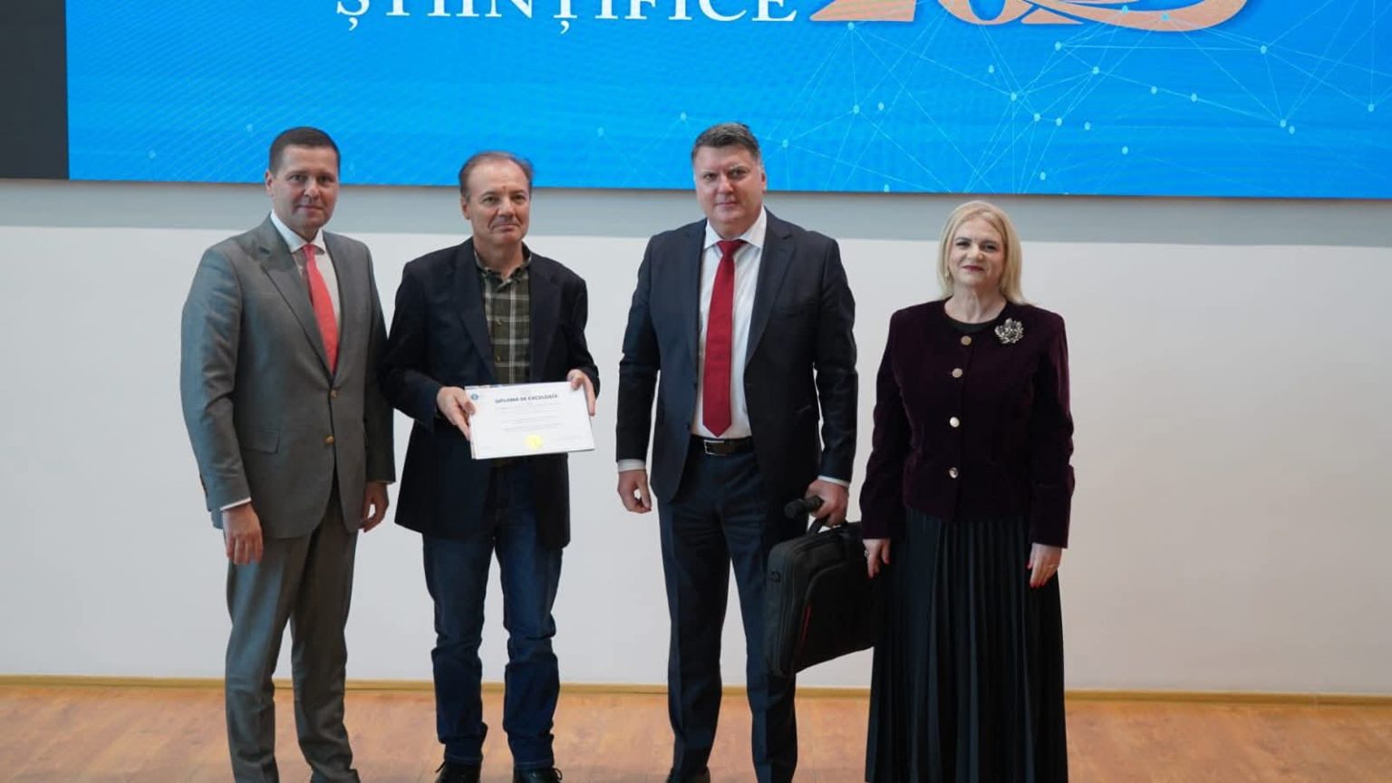 Președintele CJ Dâmbovița, Corneliu Ștefan, susține cercetarea și tinerii inovatori 