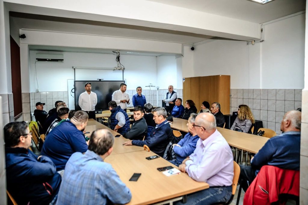 Primarul Laurențiu Costache, în dialog direct cu locuitorii din Salcuța, Atârnați și Titu