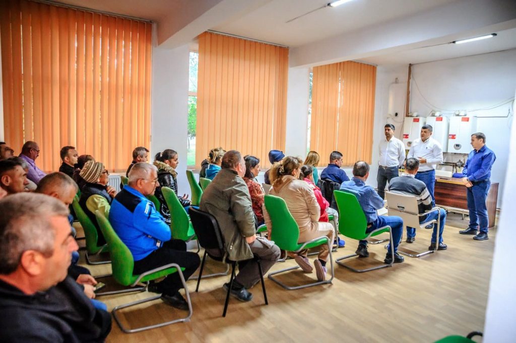 Primarul Laurențiu Costache, în dialog direct cu locuitorii din Salcuța, Atârnați și Titu