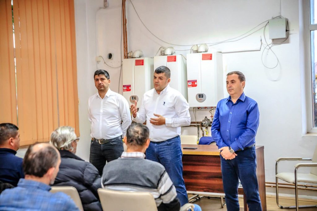 Primarul Laurențiu Costache, în dialog direct cu locuitorii din Salcuța, Atârnați și Titu