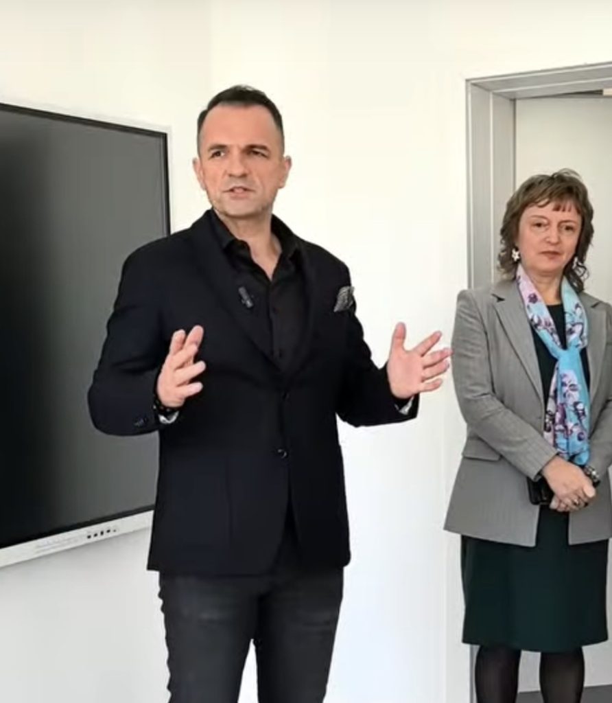 Școala Gimnazială Nr. 9 „Grigore Alexandrescu” din Târgoviște, complet modernizată prin PNRR, urmează realizarea unei baze sportive ultramoderne