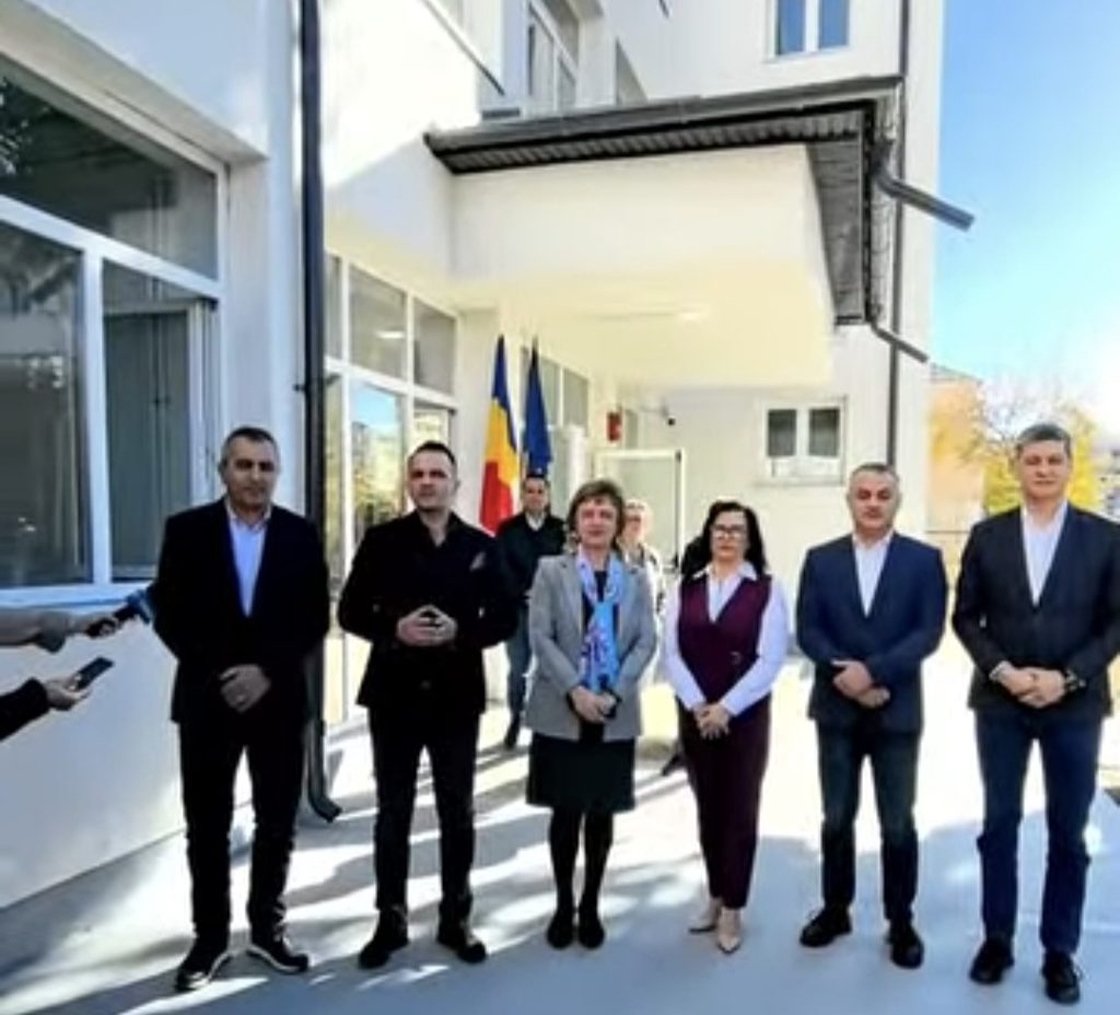 Școala Gimnazială Nr. 9 „Grigore Alexandrescu” din Târgoviște, complet modernizată prin PNRR, urmează realizarea unei baze sportive ultramoderne