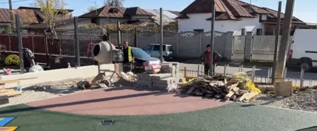 Se construiește un loc de joacă ultramodern lângă școala din Răzvad