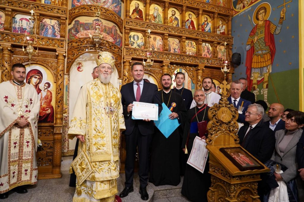 Sfințirea Bisericii „Sfinții Împărați Constantin și Elena” din Moreni